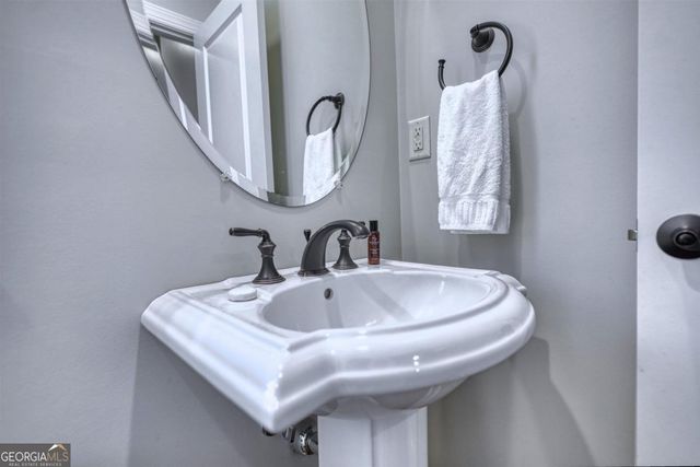 1100 Starboard Drive, Greensboro, GA 30642