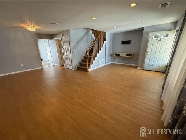 942 Thomas Avenue, North Brunswick, NJ 08902