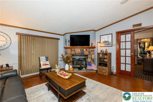 270 Craig Street, Lower Towamensing Tp, PA 18071