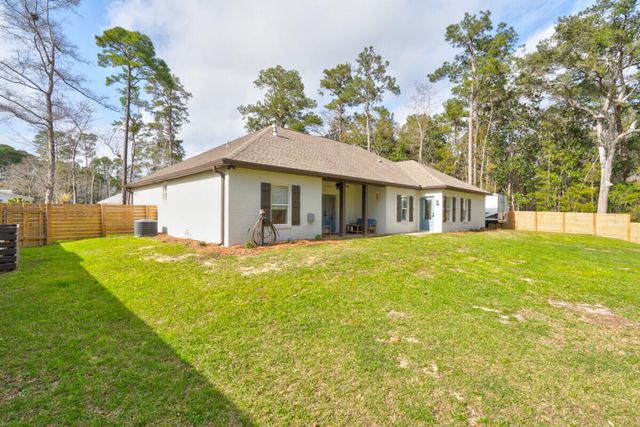 184 Magnolia Drive, Freeport, FL 32439