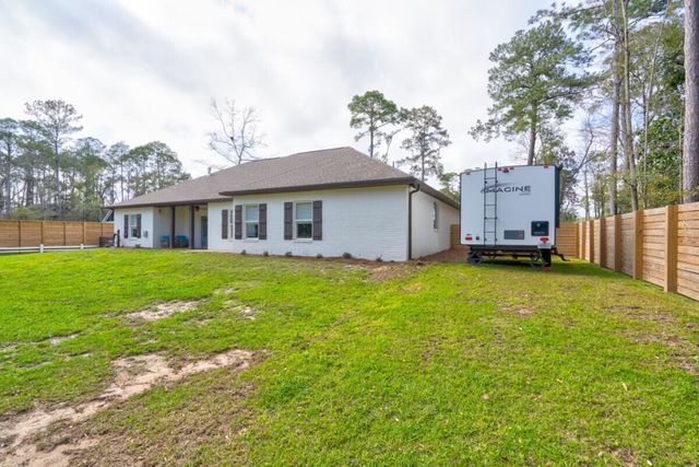 184 Magnolia Drive, Freeport, FL 32439