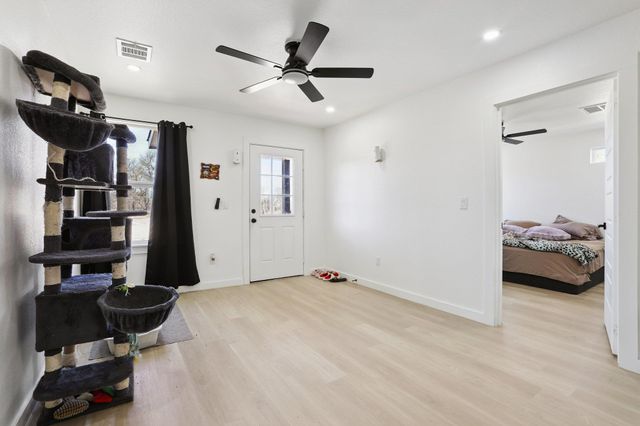 194 Tulipan LN, Dale, TX 78616