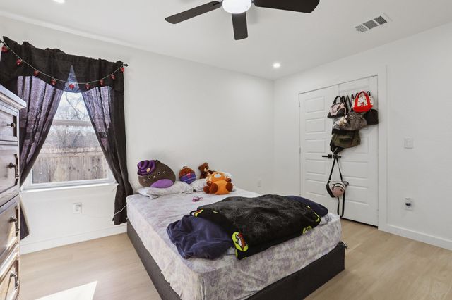 194 Tulipan LN, Dale, TX 78616