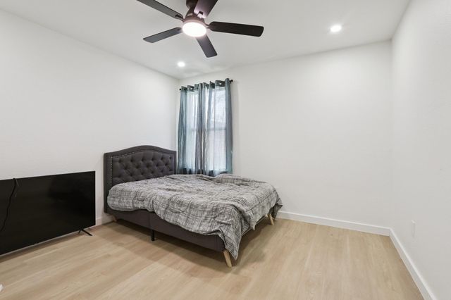 194 Tulipan LN, Dale, TX 78616