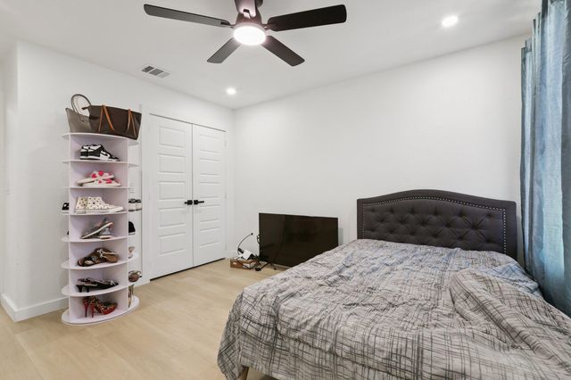 194 Tulipan LN, Dale, TX 78616