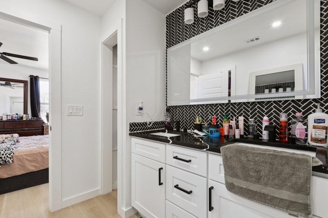 194 Tulipan LN, Dale, TX 78616