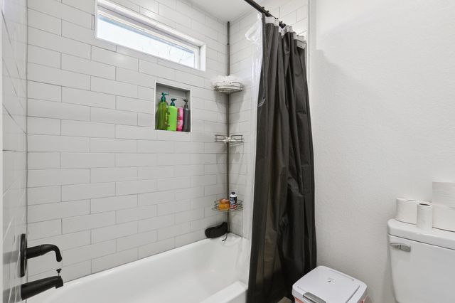 194 Tulipan LN, Dale, TX 78616