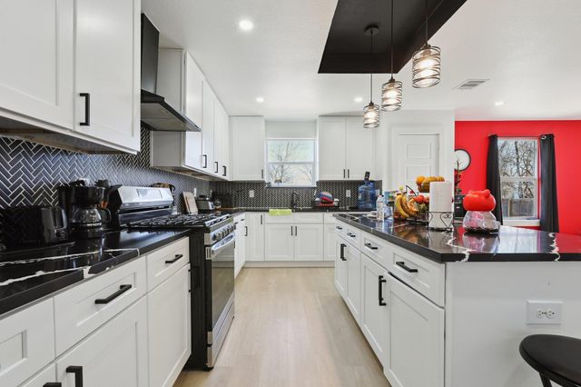 194 Tulipan LN, Dale, TX 78616