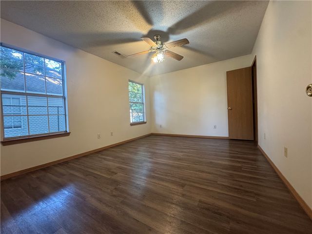 1502 Cresent Drive, Bentonville, AR 72712