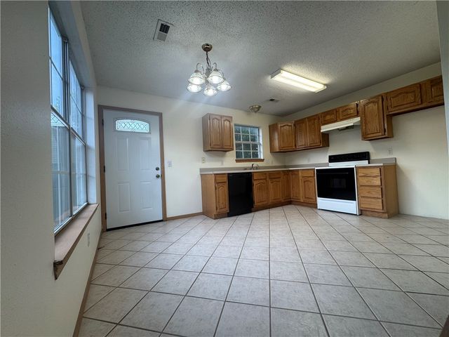 1502 Cresent Drive, Bentonville, AR 72712