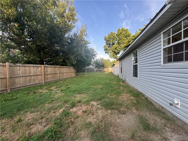1502 Cresent Drive, Bentonville, AR 72712