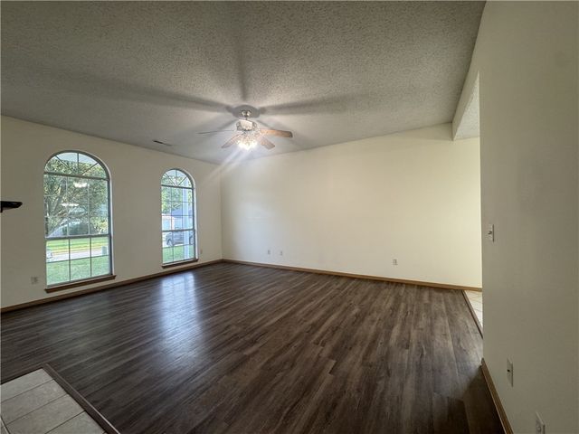 1502 Cresent Drive, Bentonville, AR 72712