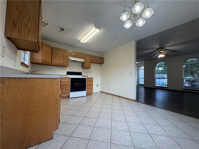1502 Cresent Drive, Bentonville, AR 72712