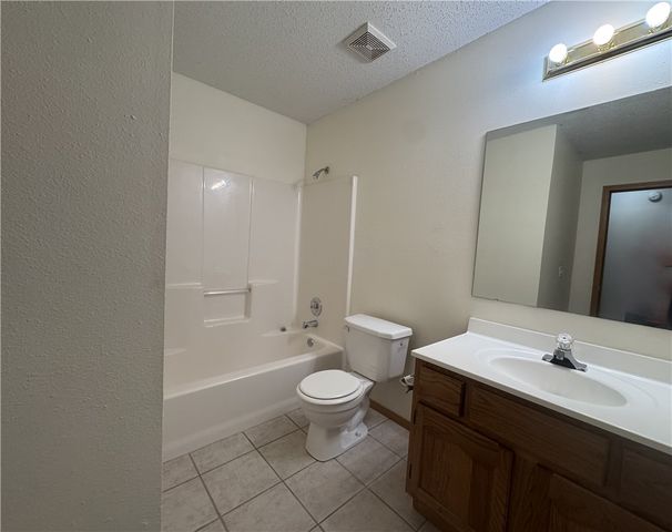 1502 Cresent Drive, Bentonville, AR 72712