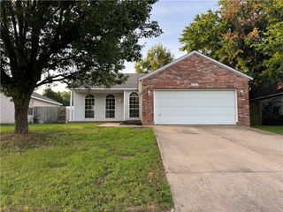 1502 Cresent Drive, Bentonville, AR 72712