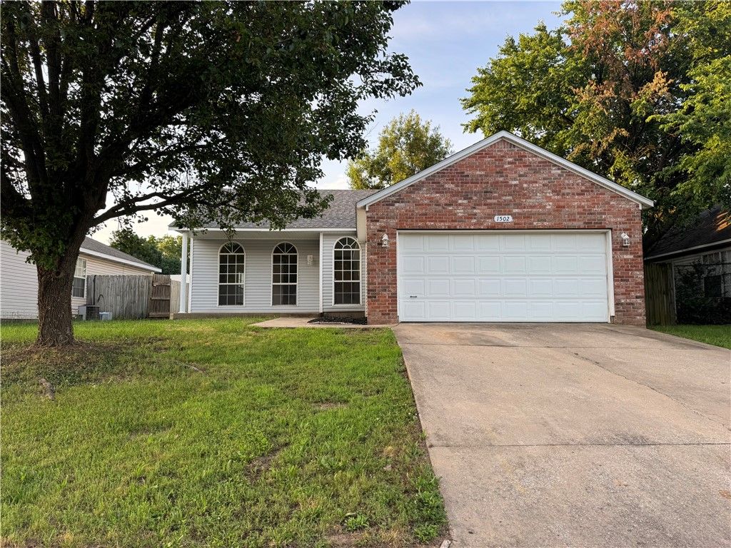 1502 Cresent Drive, Bentonville, AR 72712