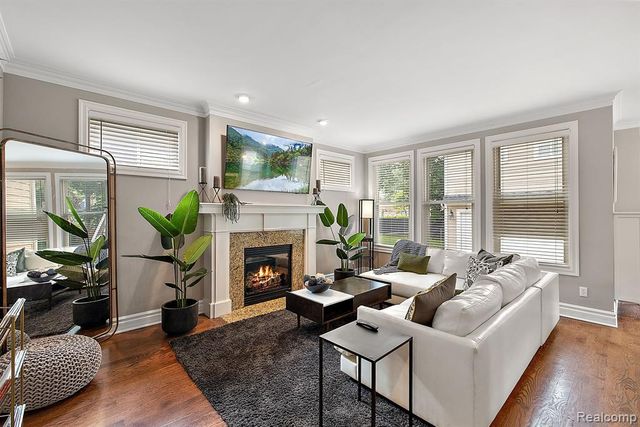 1297 E Lincoln Street, Birmingham, MI 48009