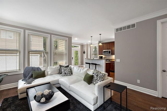 1297 E Lincoln Street, Birmingham, MI 48009