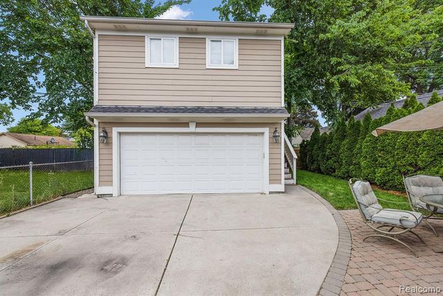 1297 E Lincoln Street, Birmingham, MI 48009