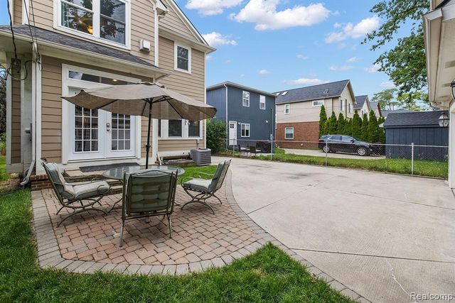 1297 E Lincoln Street, Birmingham, MI 48009