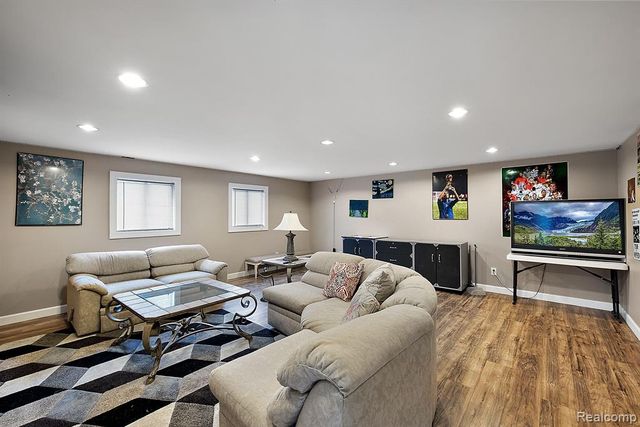 1297 E Lincoln Street, Birmingham, MI 48009