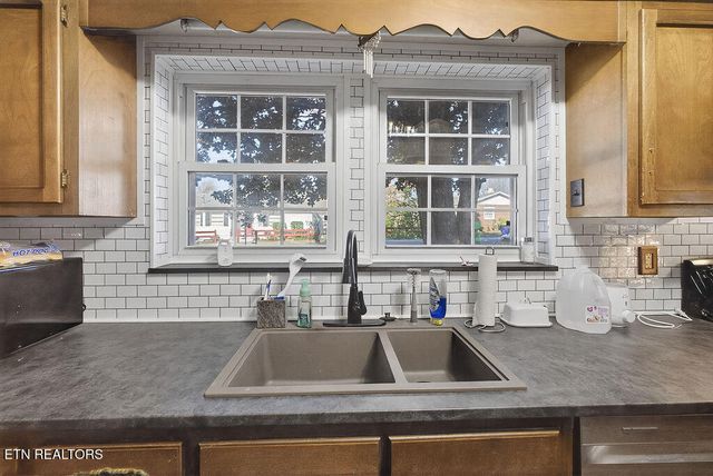 109 E Pasadena Rd, Oak Ridge, TN 37830