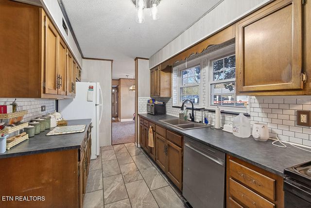 109 E Pasadena Rd, Oak Ridge, TN 37830