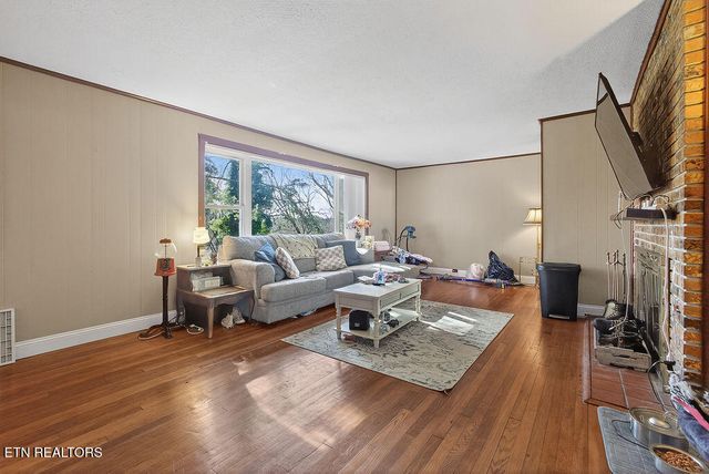 109 E Pasadena Rd, Oak Ridge, TN 37830