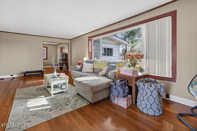 109 E Pasadena Rd, Oak Ridge, TN 37830