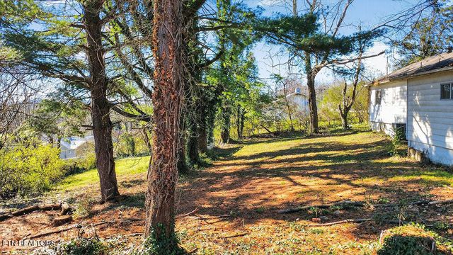 109 E Pasadena Rd, Oak Ridge, TN 37830