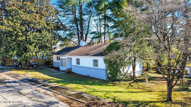 109 E Pasadena Rd, Oak Ridge, TN 37830