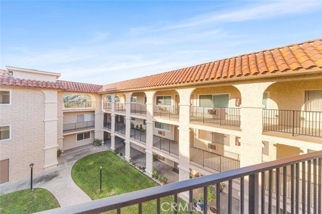 3010 Montrose Avenue 26, La Crescenta, CA 91214