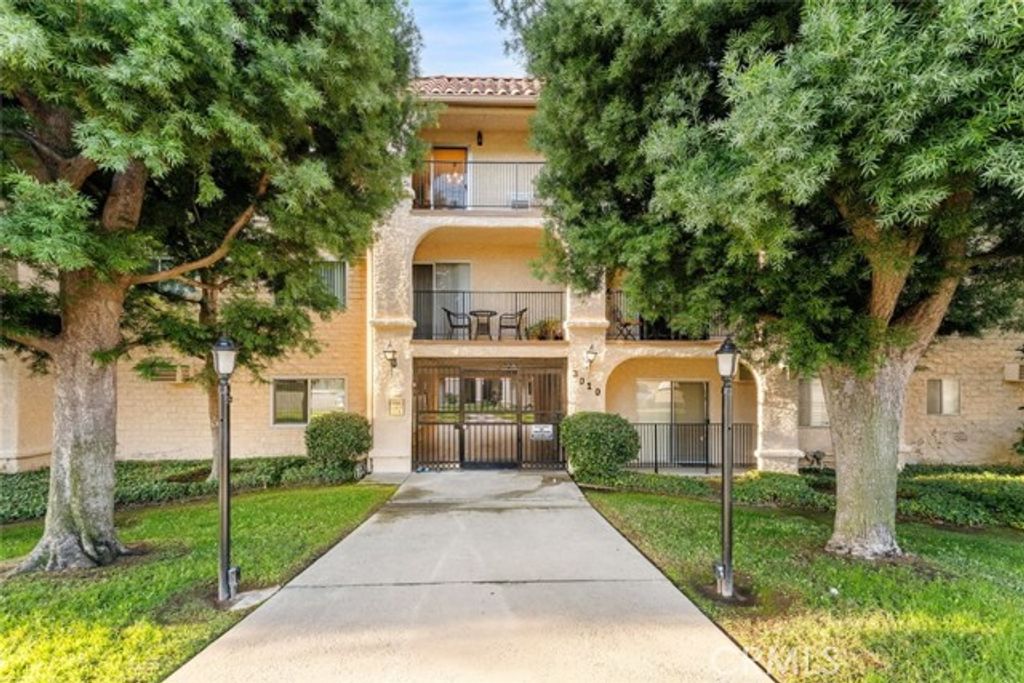 3010 Montrose Avenue 26, La Crescenta, CA 91214