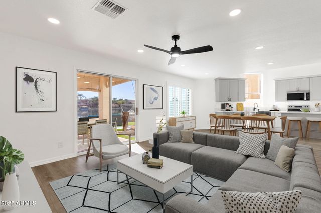 9019 W ACOMA Drive, Peoria, AZ 85381