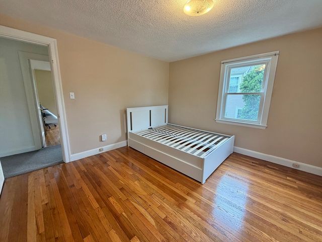 17 Hatfield Rd 17, Newton, MA 02465