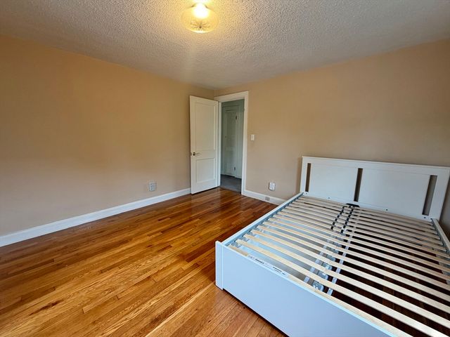 17 Hatfield Rd 17, Newton, MA 02465