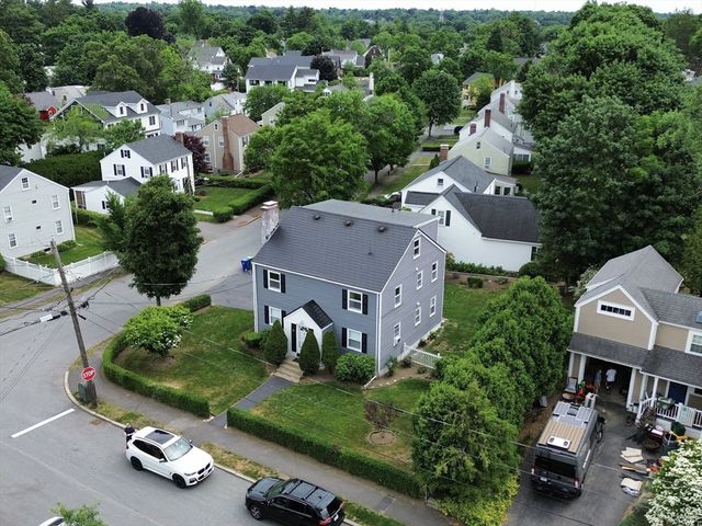 17 Hatfield Rd 17, Newton, MA 02465