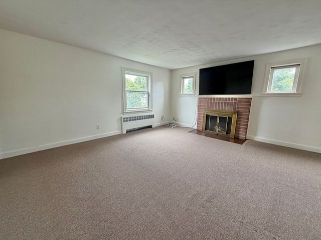 17 Hatfield Rd 17, Newton, MA 02465