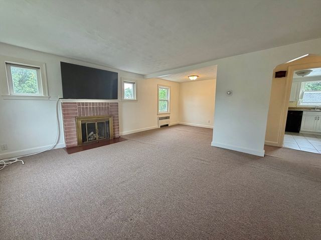 17 Hatfield Rd 17, Newton, MA 02465