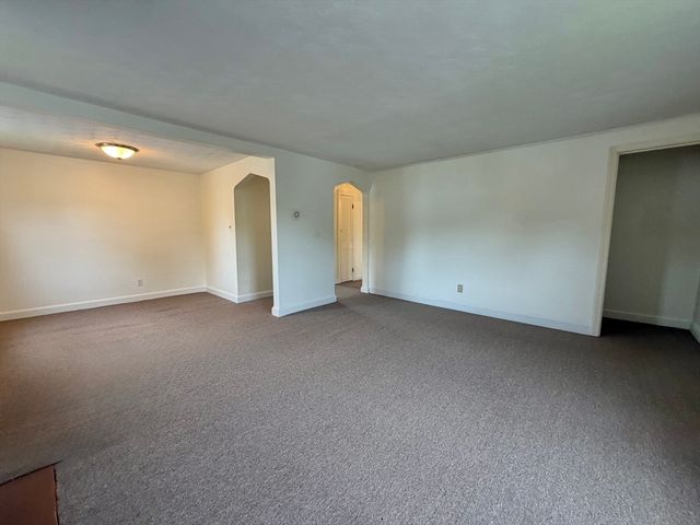17 Hatfield Rd 17, Newton, MA 02465
