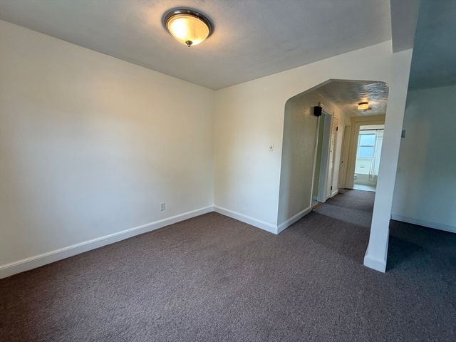 17 Hatfield Rd 17, Newton, MA 02465