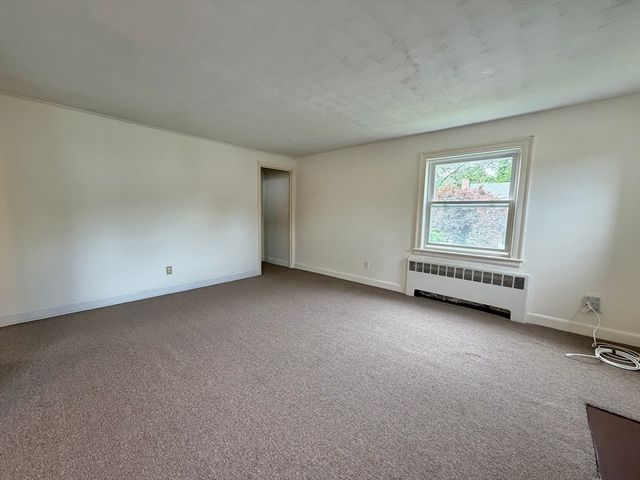 17 Hatfield Rd 17, Newton, MA 02465