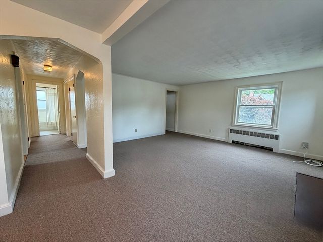 17 Hatfield Rd 17, Newton, MA 02465