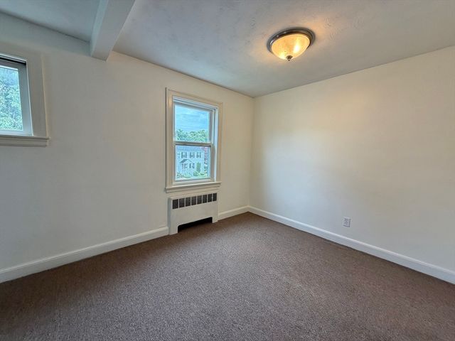 17 Hatfield Rd 17, Newton, MA 02465