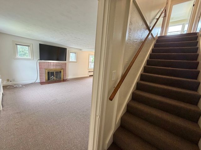 17 Hatfield Rd 17, Newton, MA 02465