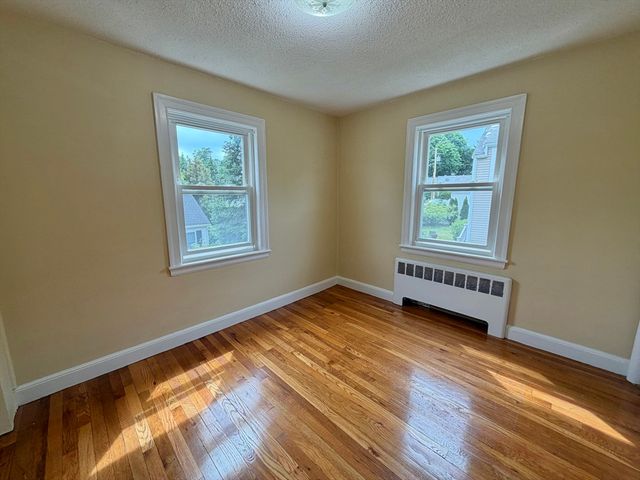 17 Hatfield Rd 17, Newton, MA 02465