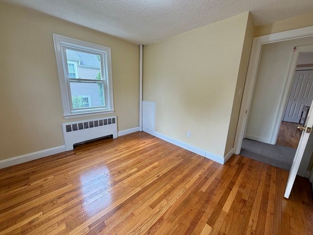 17 Hatfield Rd 17, Newton, MA 02465