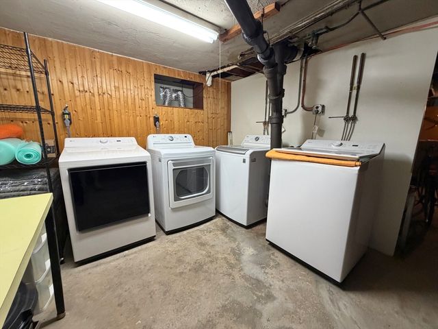 17 Hatfield Rd 17, Newton, MA 02465