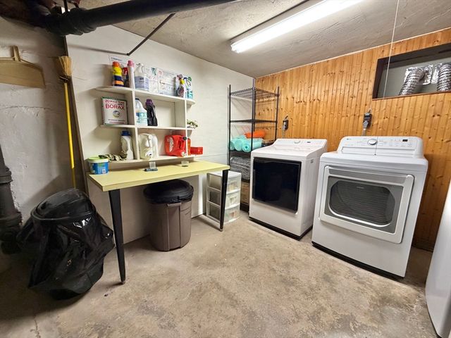 17 Hatfield Rd 17, Newton, MA 02465