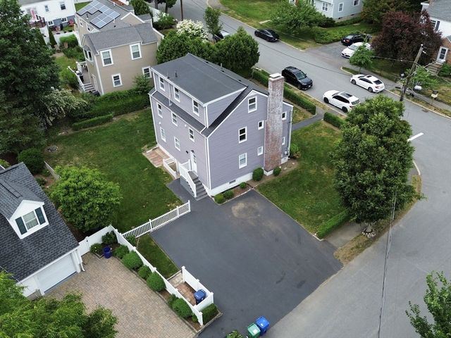 17 Hatfield Rd 17, Newton, MA 02465